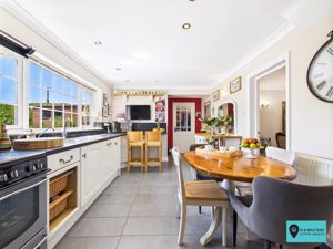 Kitchen/Breakfast Room- click for photo gallery